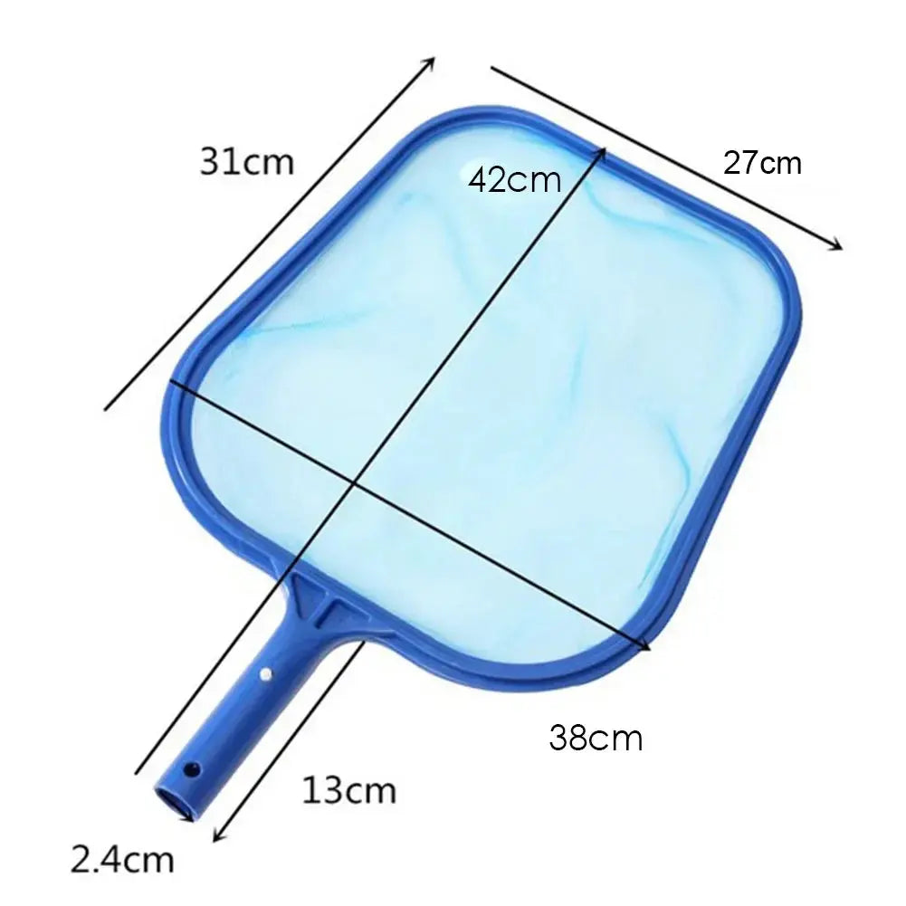 Épuisette de piscine bleue avec filet fin et poignée de 13 cm, dimensions totales 42x38 cm, idéale pour retirer les feuilles et débris de l’eau.

